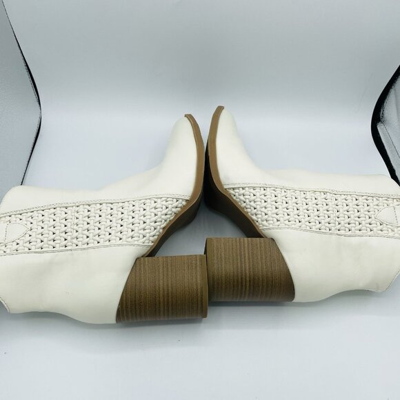 Torrid Boots Womens Shoes Size 10WW Wide White Western Booties Zip Chunky Heels - Picture 11 of 11